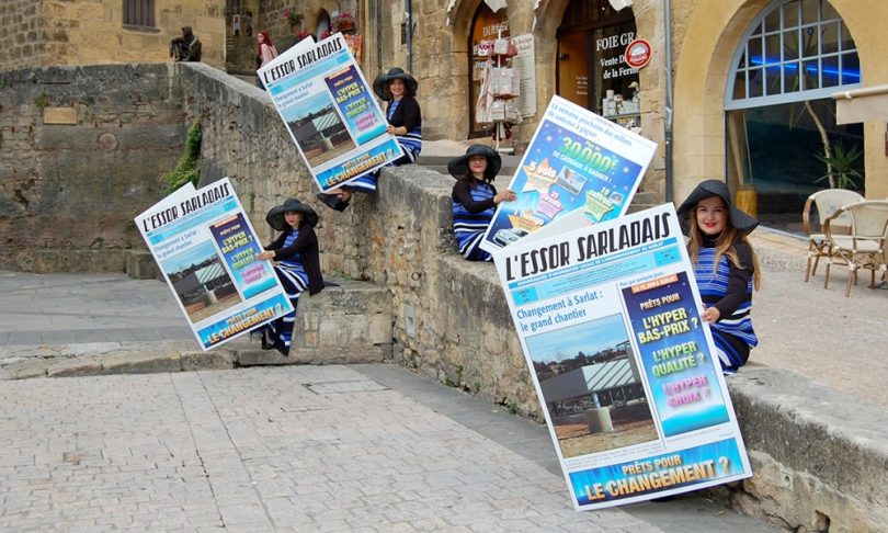 Animation journaux géants publicitaires